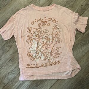 light pink floral billabong graphic tee, size xs